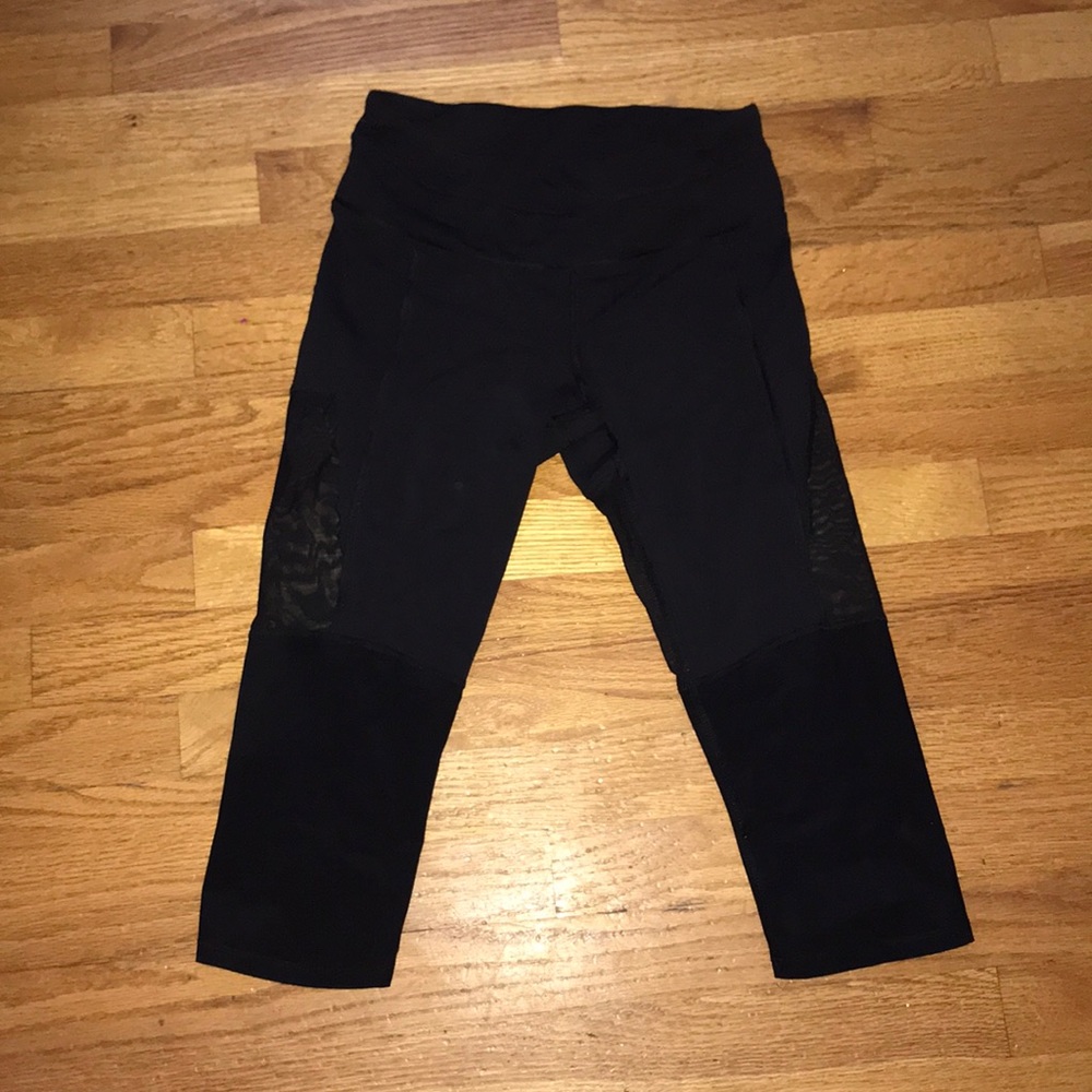 CROPPED LULULEMON LEGGINGS